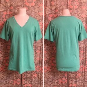 🚹 American Apparel V-Neck Tee